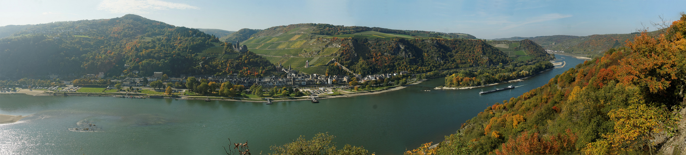 Panorama auf Bacharach im Mittelrheintal