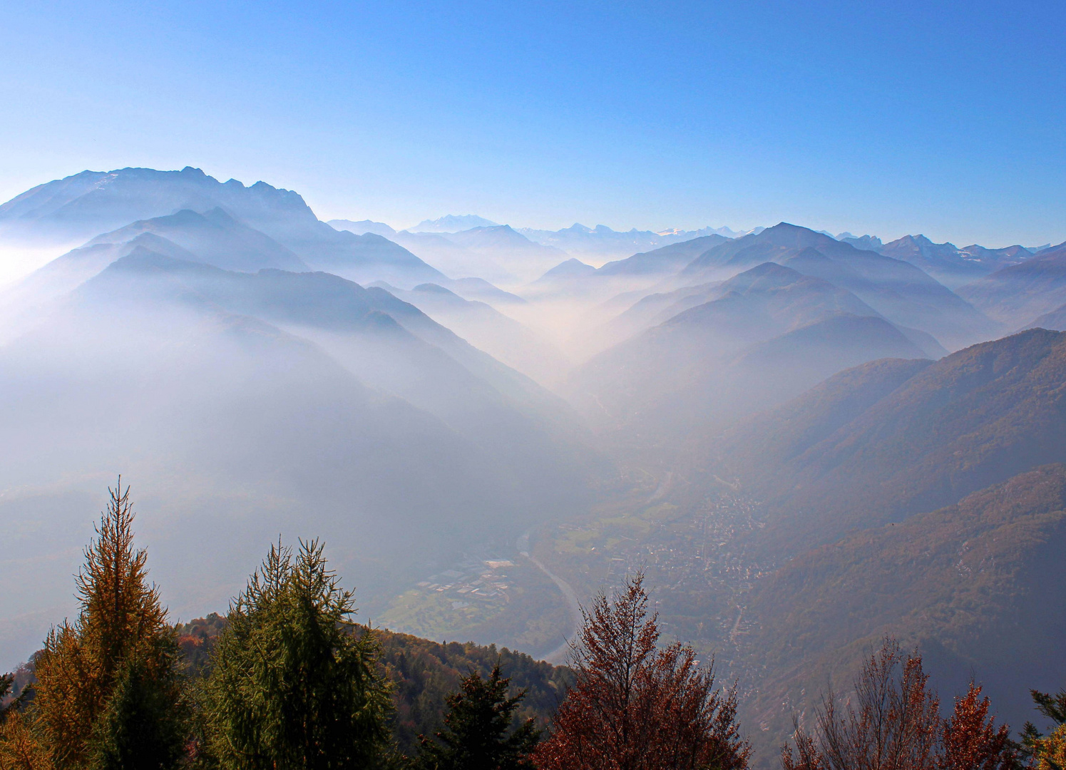 Panorama auf das Maggiatal ...