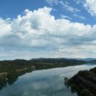 Panorama auf einen See in den Pyrenäen