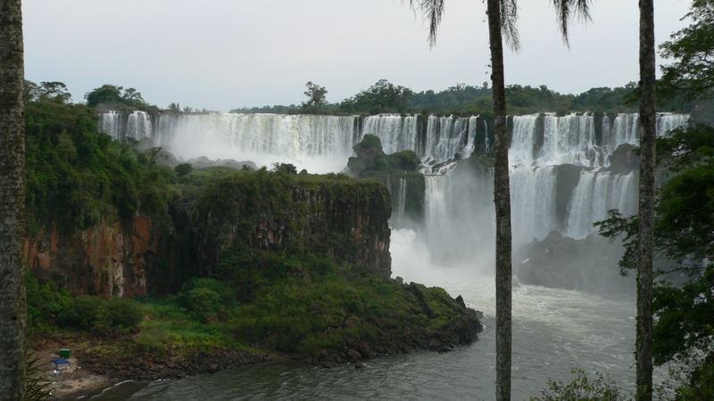 Panorama Aufnahme der Iguazu Wasserfälle