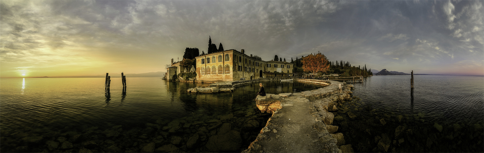 Panorama aus 10 Einzelbildern hochkant,   Erinnerungen an den Gardasee