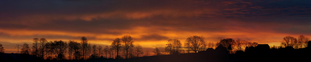 Panorama bei Wengi im Morgenrot