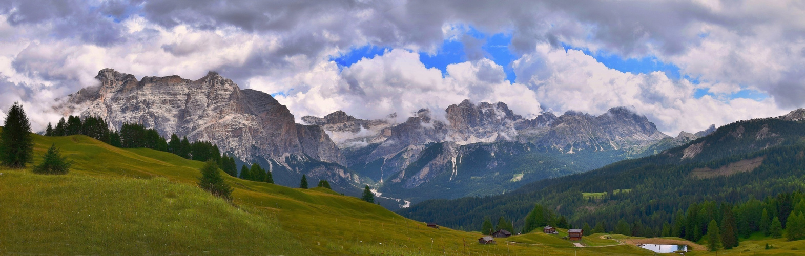 panorama: Berge im Gadertal