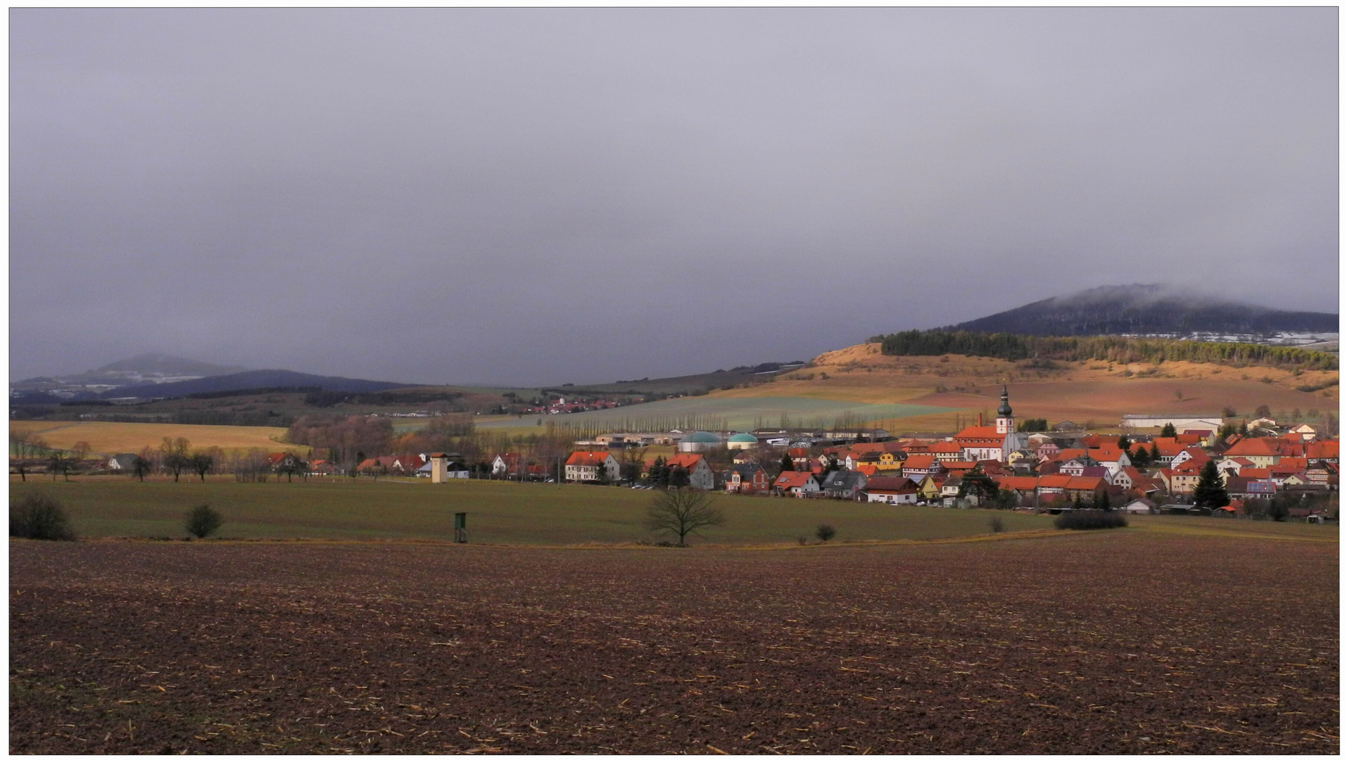 panorama con vista a mi pueblo (Landschaft mit Blick auf mein Dorf)