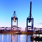 Panorama Container Terminal Altenwerder (CTA) in der Abenddämmerung