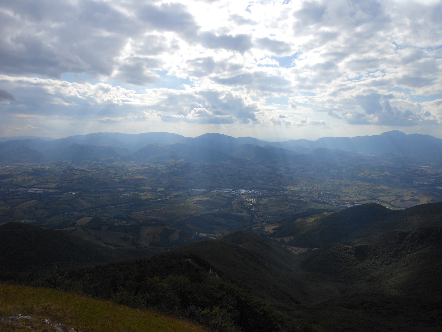 Panorama dal versante Ovest del Monte San Vicino