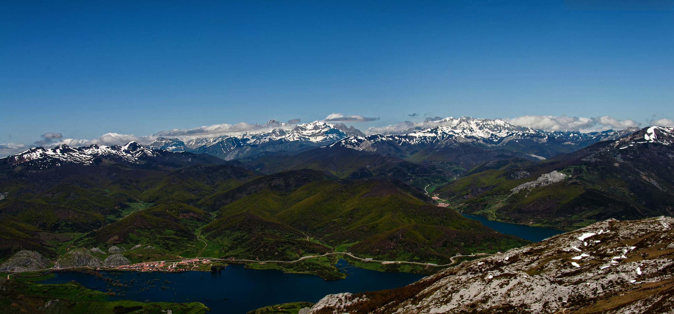 Panorama de los Picos de Europa desde el pico Yordas