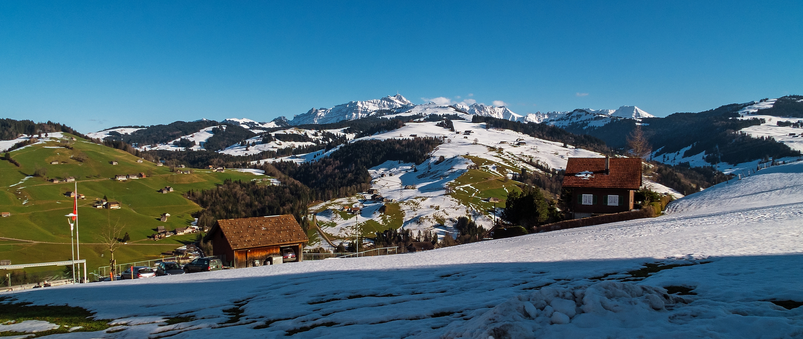 Panorama: Der Alpstein von Süden (mit Säntisgipfel)