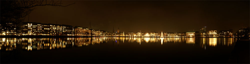 Panorama der Binnenalster zu Weihnachten