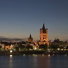 Panorama der Kölner Altstadt bei Nacht