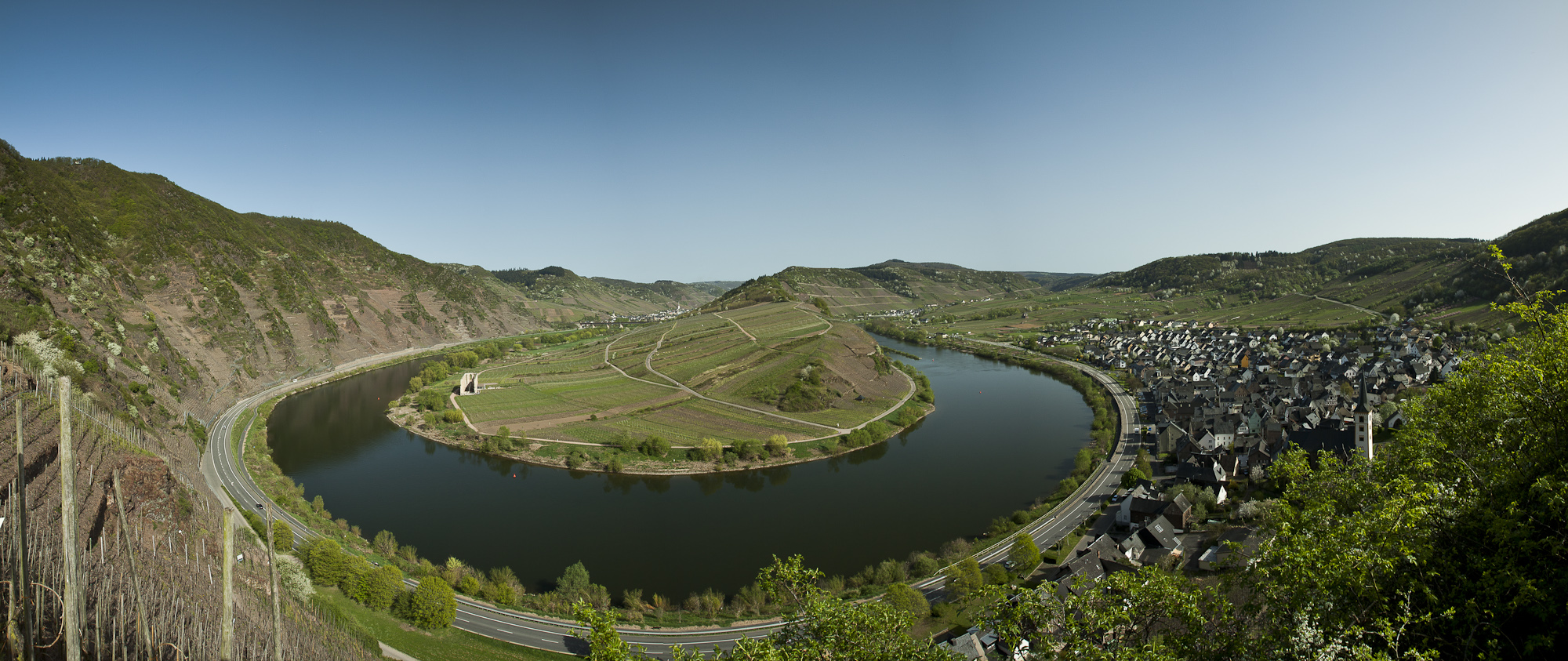 Panorama der Moselschleife bei Bremm