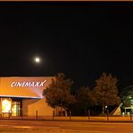 Panorama des Cinemax in Wuppertal mit Schwebebahnhaltestelle