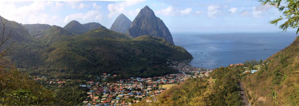 panorama des deux pitons de la Soufrière