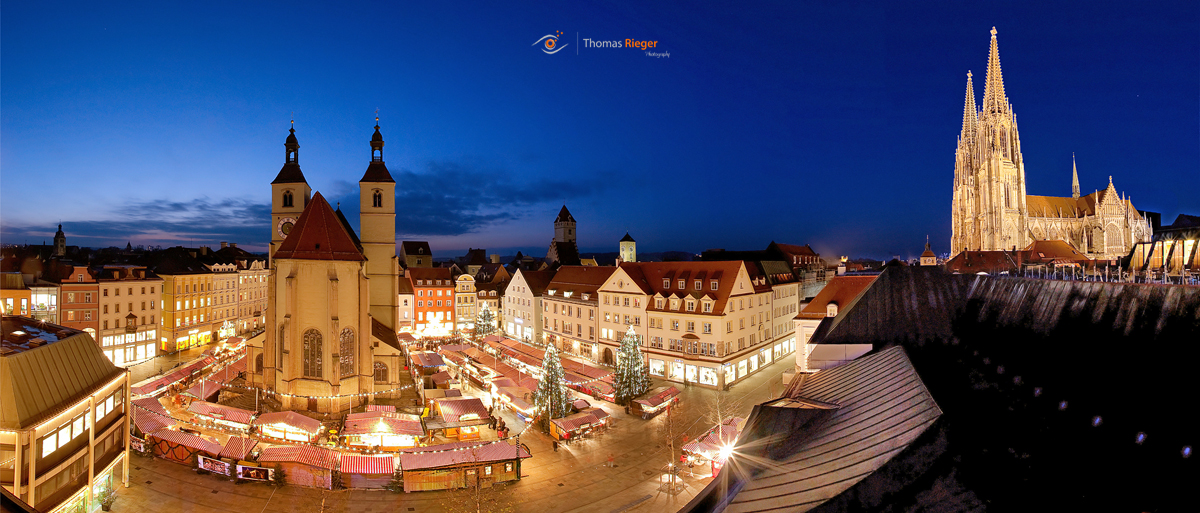 Panorama des Regensburger Christkindlsmarkt im Überblick