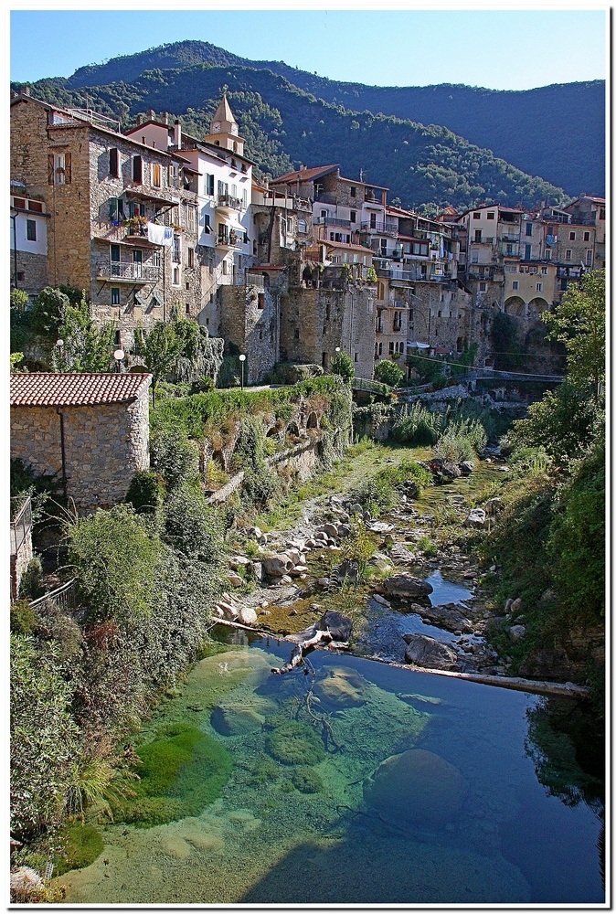 Panorama di Rocchetta Nervina.