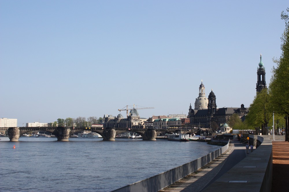 Panorama Dresden Elbbrücke mit Frauenkirche