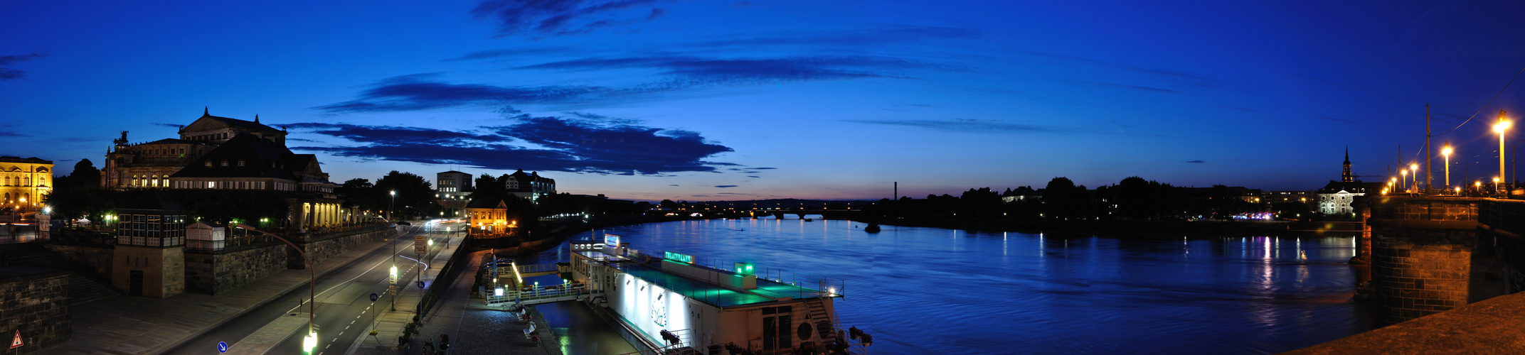 Panorama Dresden von der Augustusbrücke