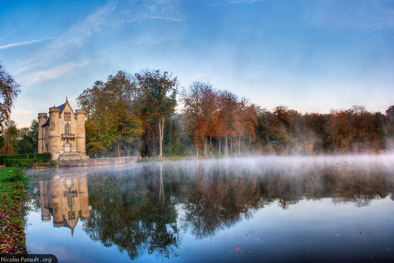 Panorama du chateau de la Reine Blanche aux Etangs de Commelles