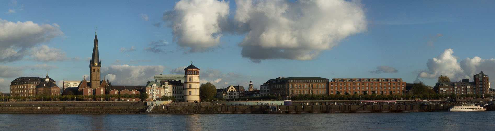 Panorama Düsseldorf Altstadt Rheinufer