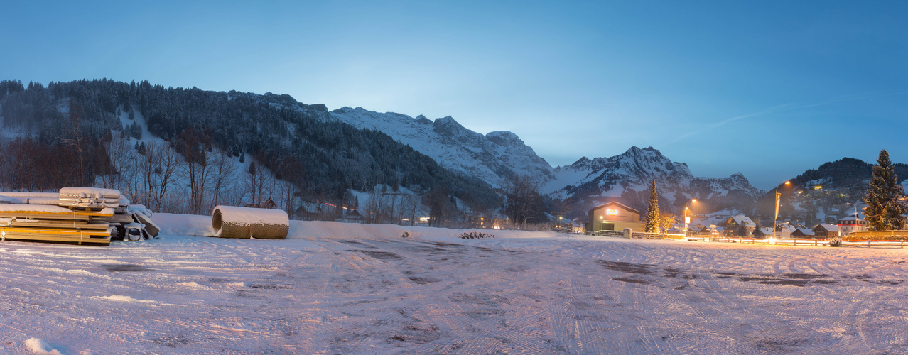 Panorama Engelberg/Schweiz bei Abenddämmerung