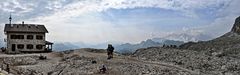 panorama : Franz Kostner Hütte im Ostteil der Sellagruppe