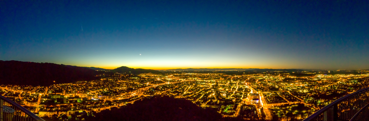 Panorama Freiburg bei Nacht