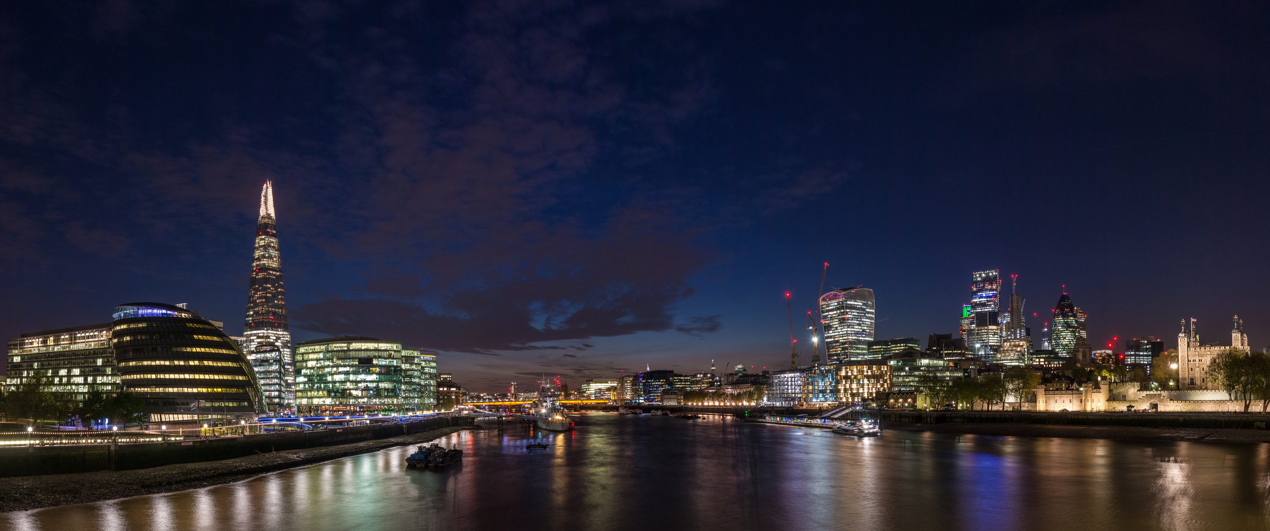 Panorama London zur blauen Stunde