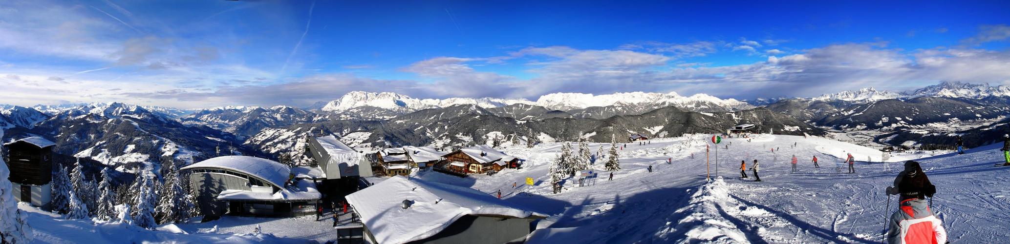 Panorama mit Blick auf Wagrain (li) und Flachau (re) in Österreich