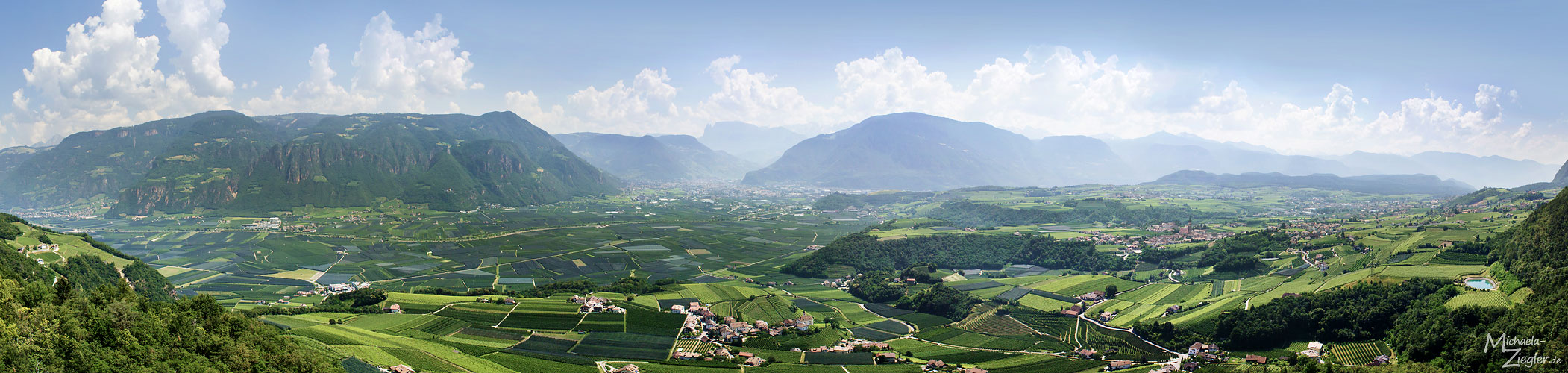 Panorama mit Blick Richtung Bozen, Missian, Eppan...