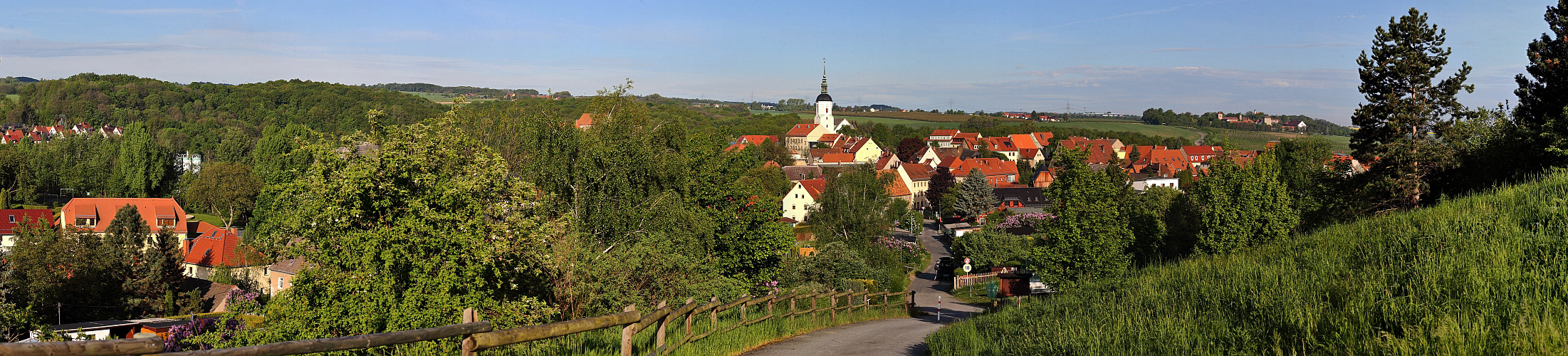 Panorama mit Morgensonne auf Dohna im Frühling