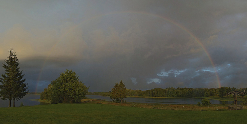 Panorama mit Regenbogen