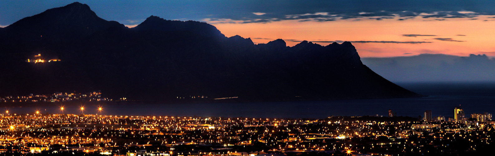 Panorama - Mitternacht in der False Bay, Südafrika