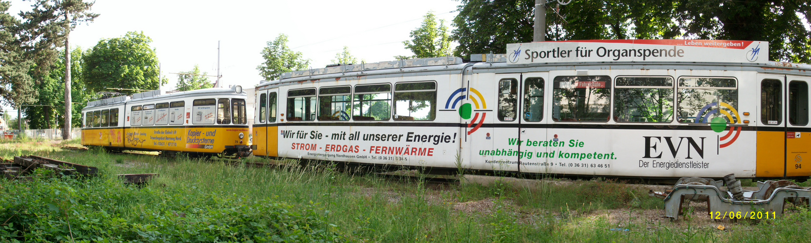 Panorama Nordhäuser Straßenbahn-Friedhof mit GT4 79 & 94