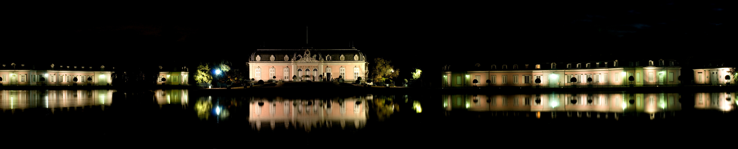 Panorama Schloss Benrath bei Nacht