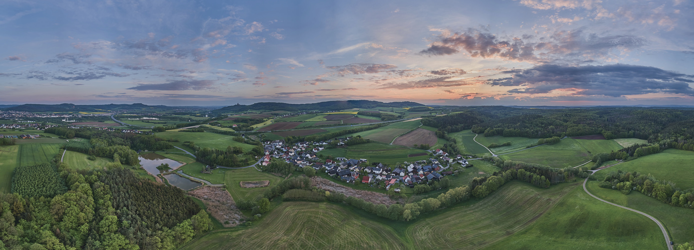 Panorama -Schönsreuth mit  Sonnenuntergang 