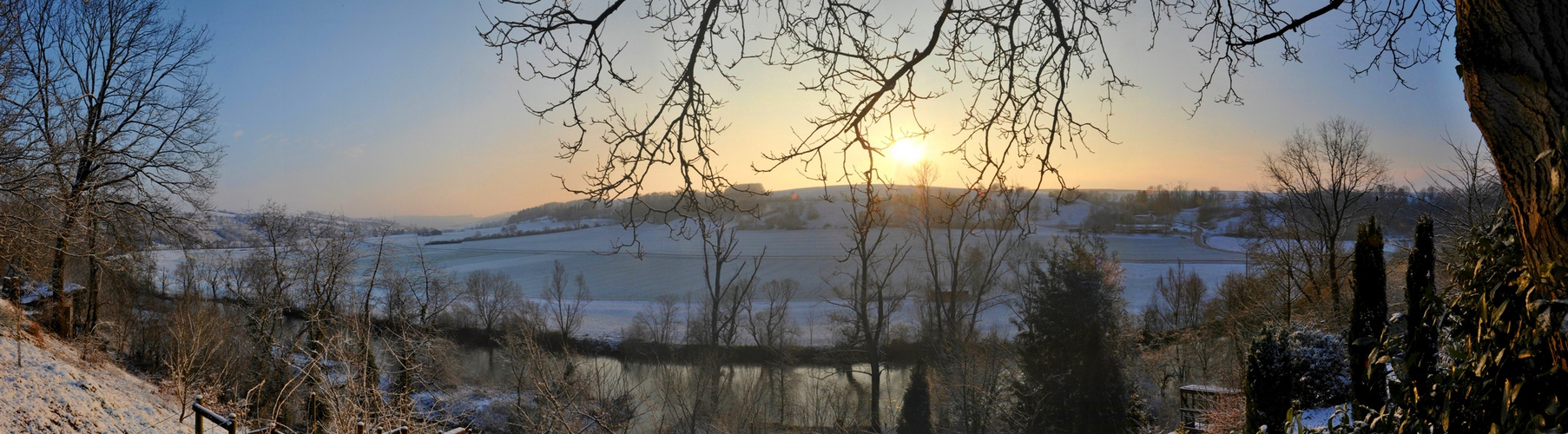 panorama:  Sonnenaufgang im Winter