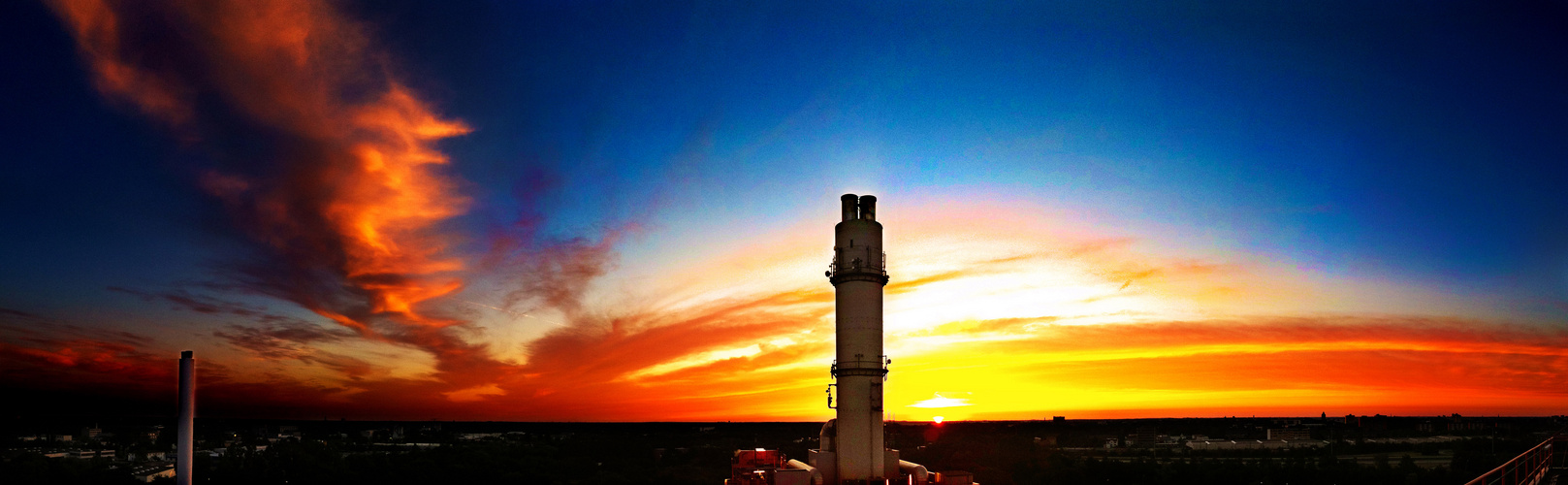 Panorama Sonnenaufgang in Hamburg