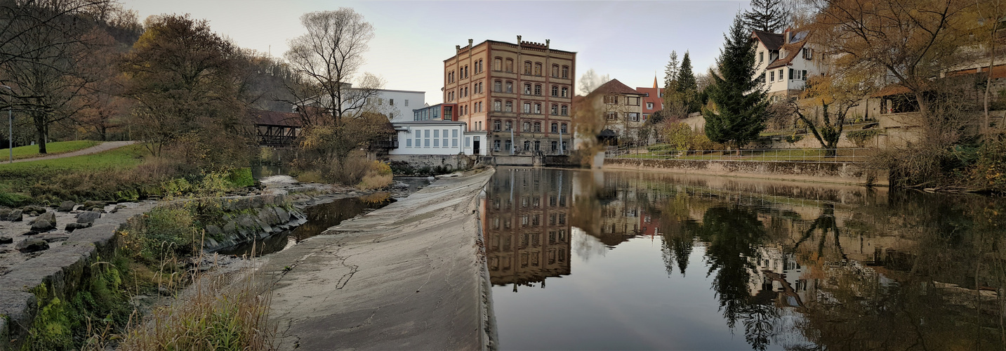 Panorama -  Spiegelung am Kocherwehr 