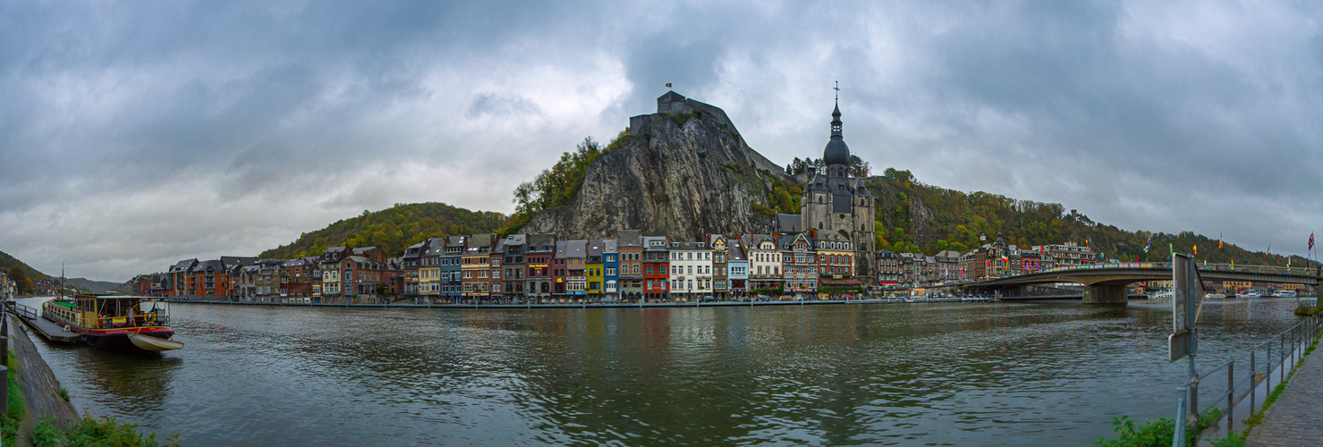 Panorama: Stadtansicht Dinant in den Ardennen