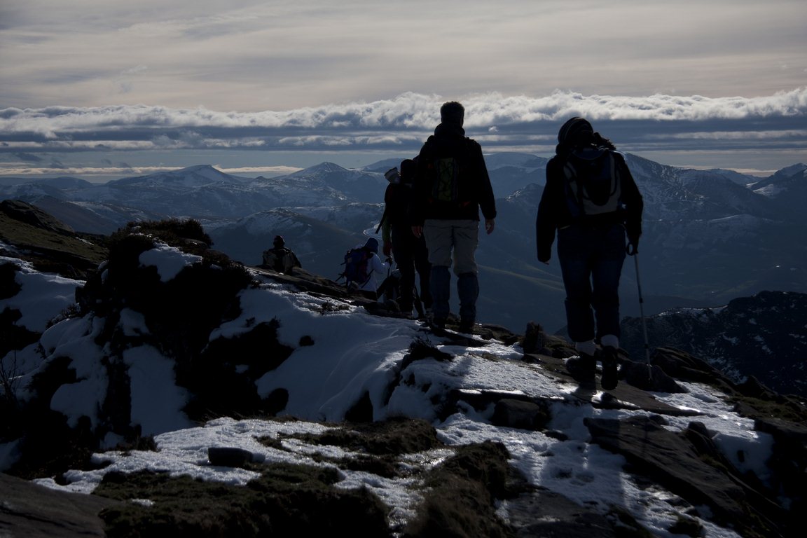 Panorama sur les Pyrénées enneigées