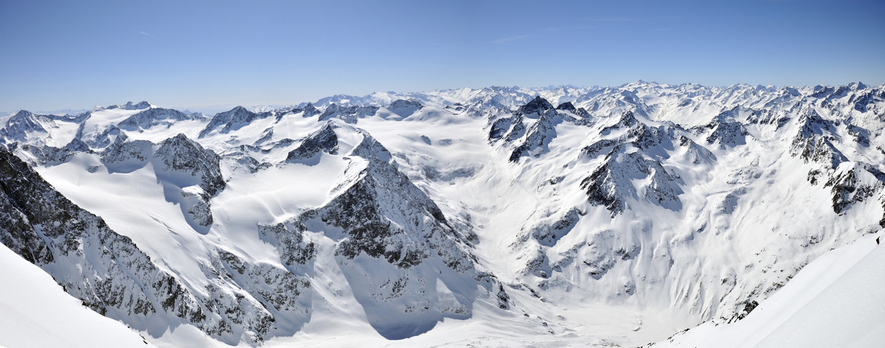 Panorama über Ötztaler und Stubaier Alpen