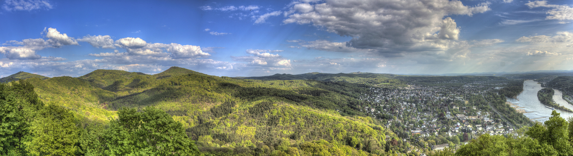 Panorama übers Siebengebirge mit Rhein vom Drachenfels