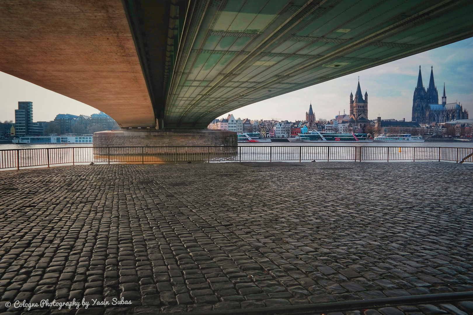 Panorama unter der Brücke