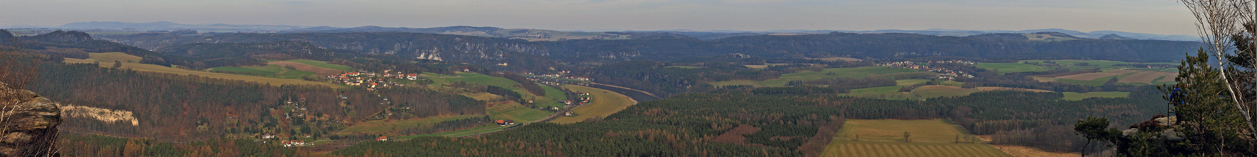 Panorama vom Lilienstein zu Bastei und hohburkersdorfer Rundblick