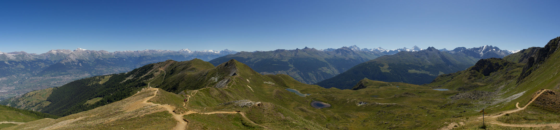Panorama vom Mont Rouge im Val Heremence