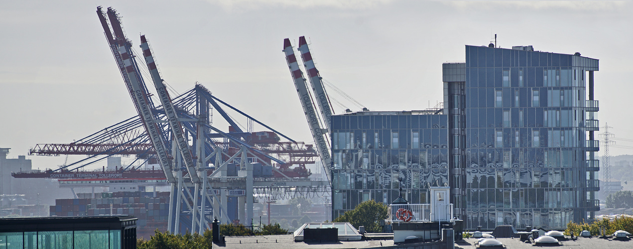 Panorama von Altona bis zur den Brücken des Hafens