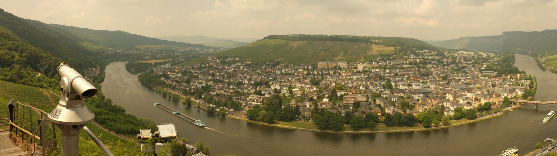 Panorama von der Burg Landshut bei Bernkastel-Kues