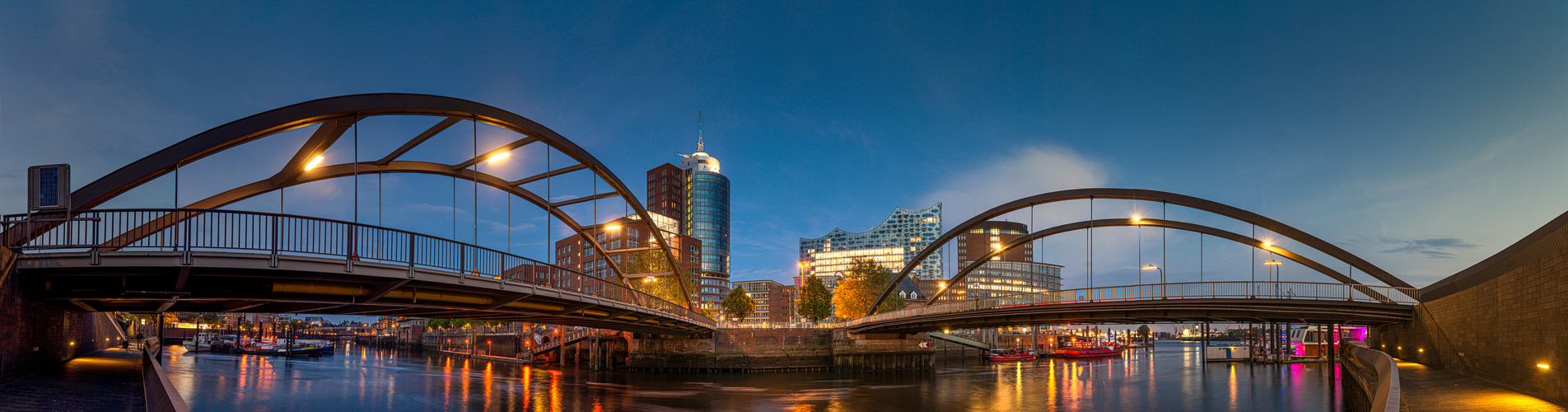 Panorama von der Elbphilharmonie am frühen Abend