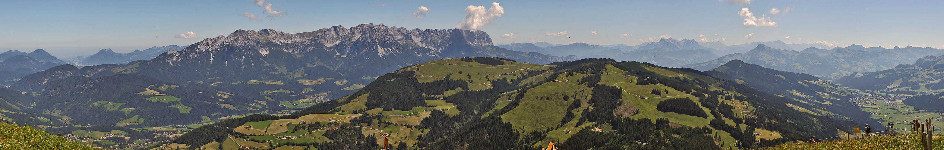 Panorama von der Hohen Salve zum Wilden Kaiser in Tirol