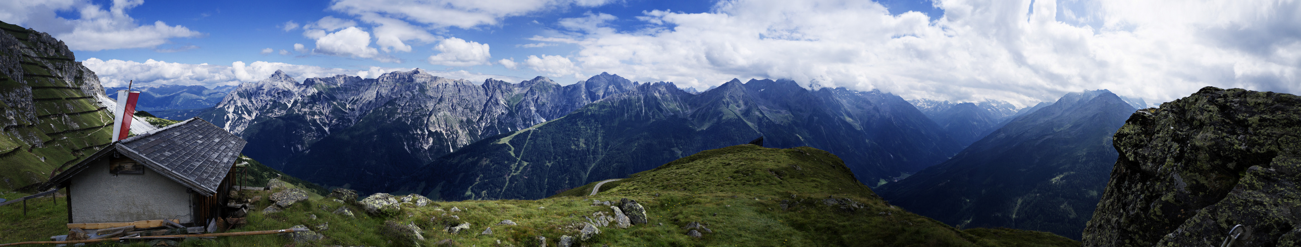 Panorama von der Starkenburger Hütte